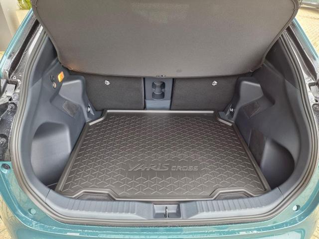 Toyota Yaris Cross 1.5-l 130PS HEV Automatik Style Matrix-LED 4xKamera elektr. Heckklappe Sitzheizung Lenkradheizung Klimaautomatik Navi Bluetooth wireless Apple CarPlay + Android Auto ACC PDC v+h 18"LM 