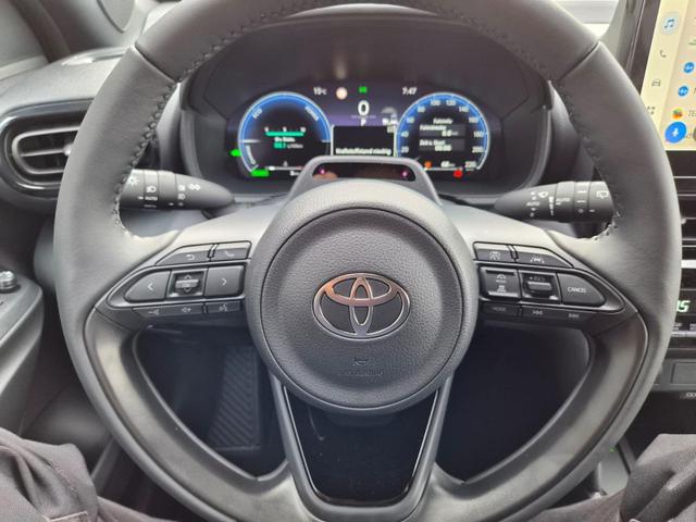 Toyota Yaris Cross 1.5-l 130PS HEV Automatik Style Matrix-LED 4xKamera elektr. Heckklappe Sitzheizung Lenkradheizung Klimaautomatik Navi Bluetooth wireless Apple CarPlay + Android Auto ACC PDC v+h 18"LM 
