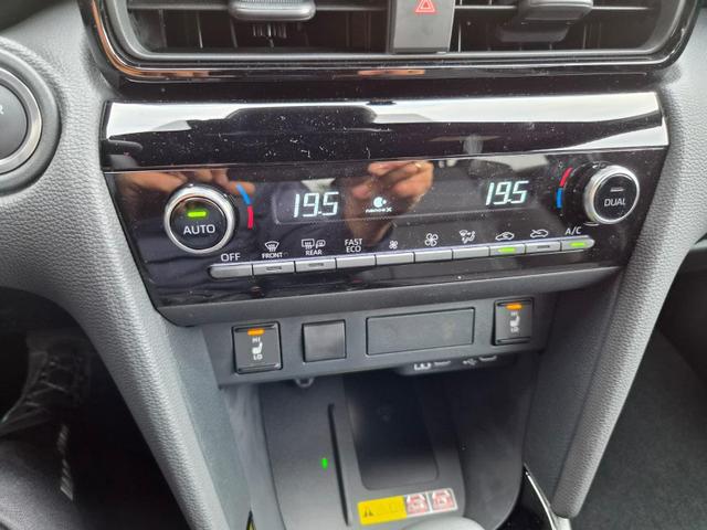 Toyota Yaris Cross 1.5-l 130PS HEV Automatik Style Matrix-LED 4xKamera elektr. Heckklappe Sitzheizung Lenkradheizung Klimaautomatik Navi Bluetooth wireless Apple CarPlay + Android Auto ACC PDC v+h 18"LM 