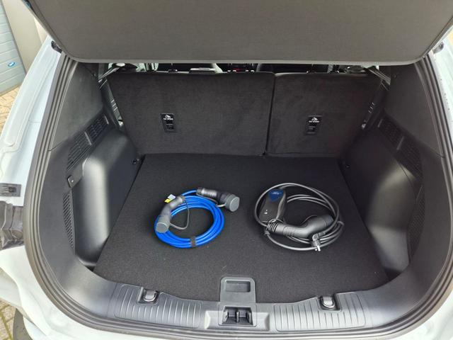 Ford Kuga Titanium 243PS PHEV Automatik elektr. PanoDach Sitzheizung v+h Lenkradheizung Frontscheibe beheizb. Klimaautomatik Navi SYNC4 Apple CarPlay Android Auto Touchscreen PDC 4xKamera 2xKeyless 17"LM vollelektr. Reichweite 66KM 
