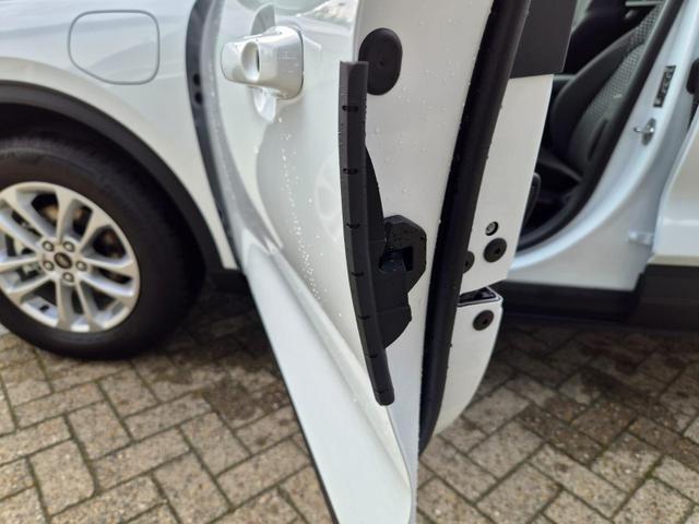 Ford Kuga Titanium 243PS PHEV Automatik schwenkb. AHK elektr. PanoDach Sitzheizung v+h Lenkradheizung Frontscheibe beheizb. Klimaautomatik Navi SYNC4 Apple CarPlay Android Auto Touchscreen PDC 4xKamera 2xKeyless 17"LM vollelektr. Reichweite 66KM 