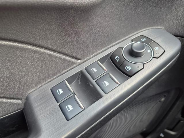 Ford Kuga Titanium 243PS PHEV Automatik elektr. PanoDach Sitzheizung v+h Lenkradheizung Frontscheibe beheizb. Klimaautomatik Navi SYNC4 Apple CarPlay Android Auto Touchscreen PDC 4xKamera 2xKeyless 17"LM vollelektr. Reichweite 66KM 