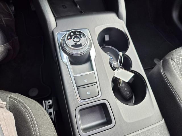 Ford Kuga Titanium 243PS PHEV Automatik elektr. PanoDach Sitzheizung v+h Lenkradheizung Frontscheibe beheizb. Klimaautomatik Navi SYNC4 Apple CarPlay Android Auto Touchscreen PDC 4xKamera 2xKeyless 17"LM vollelektr. Reichweite 66KM 
