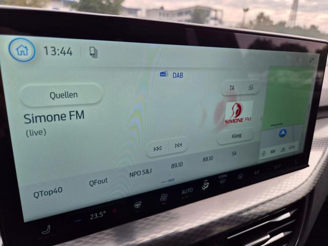 Ford Kuga Titanium 243PS PHEV Automatik schwenkb. AHK elektr. PanoDach Sitzheizung v+h Lenkradheizung Frontscheibe beheizb. Klimaautomatik Navi SYNC4 Apple CarPlay Android Auto Touchscreen PDC 4xKamera 2xKeyless 17"LM vollelektr. Reichweite 66KM 