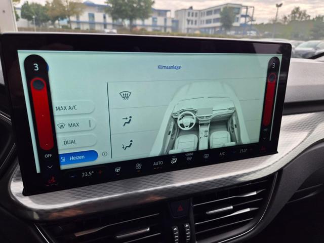 Ford Kuga Titanium 243PS PHEV Automatik schwenkb. AHK elektr. PanoDach Sitzheizung v+h Lenkradheizung Frontscheibe beheizb. Klimaautomatik Navi SYNC4 Apple CarPlay Android Auto Touchscreen PDC 4xKamera 2xKeyless 17"LM vollelektr. Reichweite 66KM 