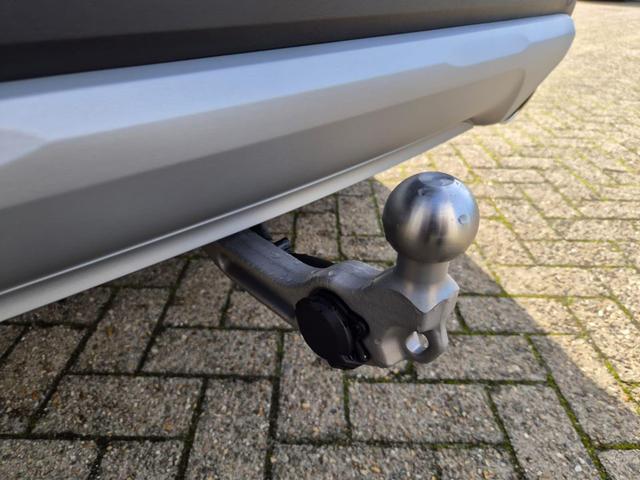Ford Kuga Titanium 243PS PHEV Automatik schwenkb. AHK Sitzheizung v+h Lenkradheizung Frontscheibe beheizb. Klimaautomatik Navi SYNC4 Apple CarPlay Android Auto Touchscreen PDC 4xKamera 2xKeyless 17"LM vollelektr. Reichweite 66KM 
