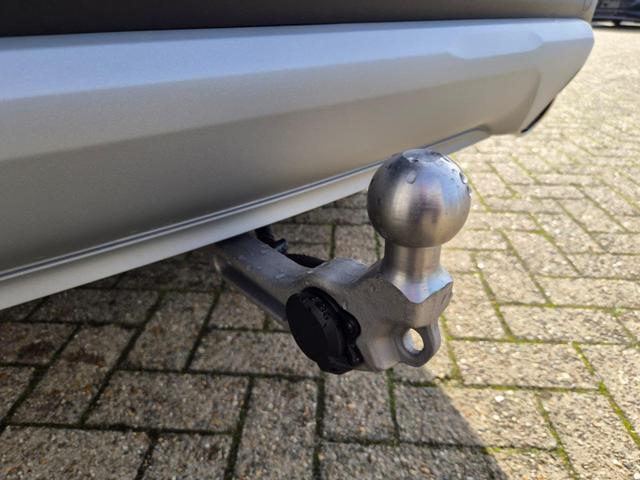 Ford Kuga Titanium 243PS PHEV Automatik schwenkb. AHK elektr. PanoDach Sitzheizung v+h Lenkradheizung Frontscheibe beheizb. Klimaautomatik Navi SYNC4 Apple CarPlay Android Auto Touchscreen PDC 4xKamera 2xKeyless 17"LM vollelektr. Reichweite 66KM 