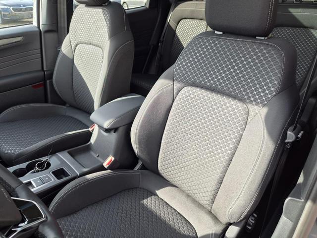 Ford Kuga Titanium 243PS PHEV Automatik schwenkb. AHK elektr. PanoDach Sitzheizung v+h Lenkradheizung Frontscheibe beheizb. Klimaautomatik Navi SYNC4 Apple CarPlay Android Auto Touchscreen PDC 4xKamera 2xKeyless 17"LM vollelektr. Reichweite 66KM 