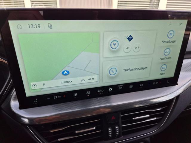 Ford Kuga Titanium 243PS PHEV Automatik schwenkb. AHK elektr. PanoDach Sitzheizung v+h Lenkradheizung Frontscheibe beheizb. Klimaautomatik Navi SYNC4 Apple CarPlay Android Auto Touchscreen PDC 4xKamera 2xKeyless 17"LM vollelektr. Reichweite 66KM 