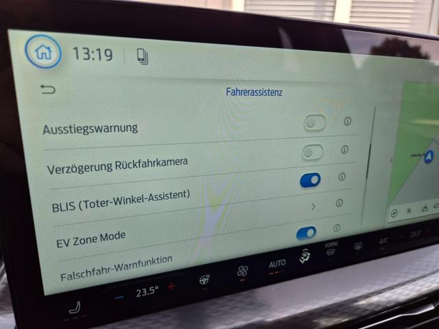 Ford Kuga Titanium 243PS PHEV Automatik schwenkb. AHK elektr. PanoDach Sitzheizung v+h Lenkradheizung Frontscheibe beheizb. Klimaautomatik Navi SYNC4 Apple CarPlay Android Auto Touchscreen PDC 4xKamera 2xKeyless 17"LM vollelektr. Reichweite 66KM 