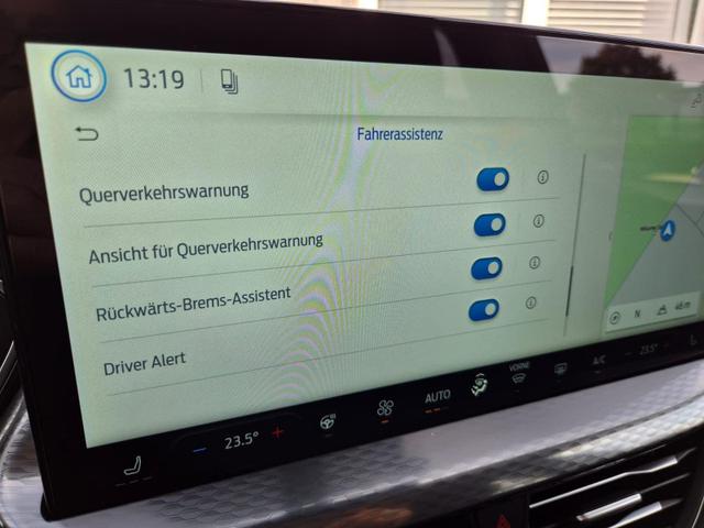 Ford Kuga Titanium 243PS PHEV Automatik schwenkb. AHK elektr. PanoDach Sitzheizung v+h Lenkradheizung Frontscheibe beheizb. Klimaautomatik Navi SYNC4 Apple CarPlay Android Auto Touchscreen PDC 4xKamera 2xKeyless 17"LM vollelektr. Reichweite 66KM 