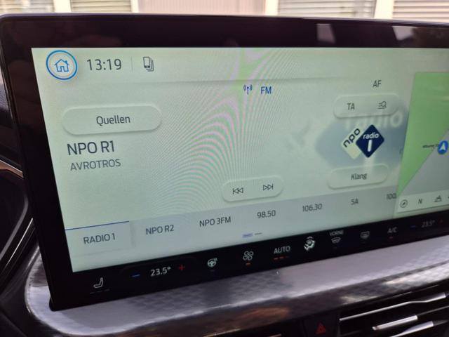 Ford Kuga Titanium 243PS PHEV Automatik schwenkb. AHK elektr. PanoDach Sitzheizung v+h Lenkradheizung Frontscheibe beheizb. Klimaautomatik Navi SYNC4 Apple CarPlay Android Auto Touchscreen PDC 4xKamera 2xKeyless 17"LM vollelektr. Reichweite 66KM 