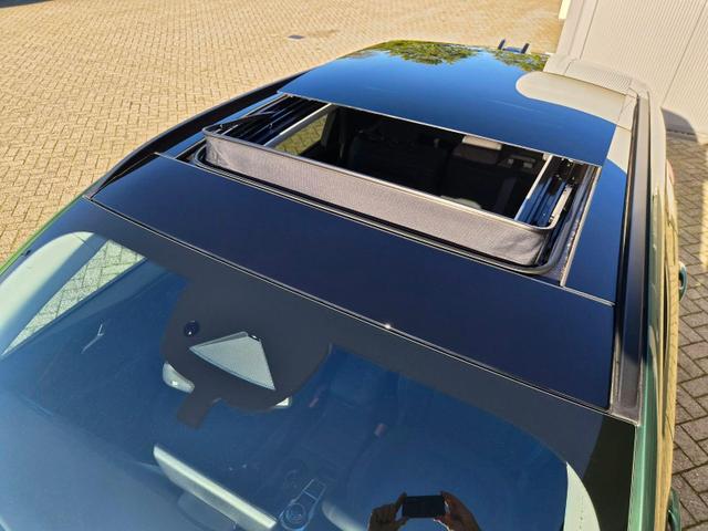 Ford Kuga Titanium 243PS PHEV Automatik elektr. PanoDach Sitzheizung v+h Lenkradheizung Frontscheibe beheizb. Klimaautomatik Navi SYNC4 Apple CarPlay Android Auto Touchscreen PDC 4xKamera 2xKeyless 17"LM vollelektr. Reichweite 66KM 