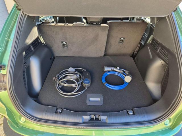 Ford Kuga Titanium 243PS PHEV Automatik elektr. PanoDach Sitzheizung v+h Lenkradheizung Frontscheibe beheizb. Klimaautomatik Navi SYNC4 Apple CarPlay Android Auto Touchscreen PDC 4xKamera 2xKeyless 17"LM vollelektr. Reichweite 66KM 