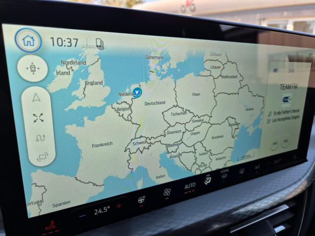 Ford Kuga Titanium 243PS PHEV Automatik elektr. PanoDach Sitzheizung v+h Lenkradheizung Frontscheibe beheizb. Klimaautomatik Navi SYNC4 Apple CarPlay Android Auto Touchscreen PDC 4xKamera 2xKeyless 17"LM vollelektr. Reichweite 66KM 