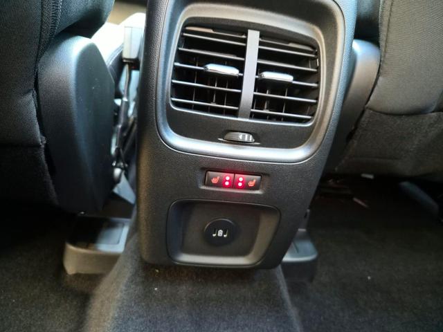 Ford Kuga Titanium 243PS PHEV Automatik elektr. PanoDach Sitzheizung v+h Lenkradheizung Frontscheibe beheizb. Klimaautomatik Navi SYNC4 Apple CarPlay Android Auto Touchscreen PDC 4xKamera 2xKeyless 17"LM vollelektr. Reichweite 66KM 
