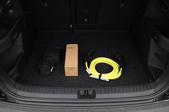 Skoda Elroq 85 Sportline 286PS Automatik schwenkb. AHK Teil-Leder Klimaautomatik Sitzheizung v+h Lenkradheizung Frontscheibe beheizb. ACC R&uuml;ckf.Kamera PDC wireless Apple Carplay Android Auto 2xKeyless 20-LM vollelektr. Reichweite 561Km 