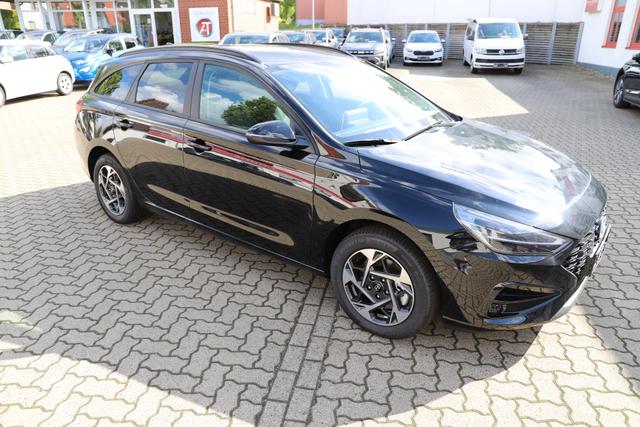 Hyundai i30 Kombi 1.5l DPI 96PS - Navi/RFK/SHZ/PDC/App/Klima/Alu 