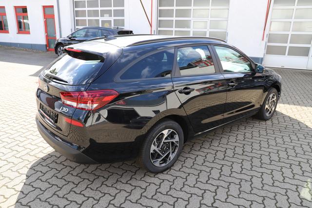 Hyundai i30 Kombi 1.5l DPI 96PS - Navi/RFK/SHZ/PDC/App/Klima/Alu 