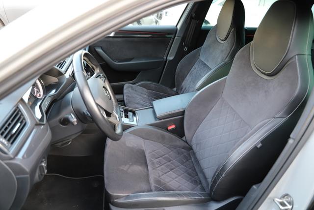 Skoda Superb Combi 2.0 TDI SportLine 4x4 - NAVI/KESSY/SHZ/PDC/APP 