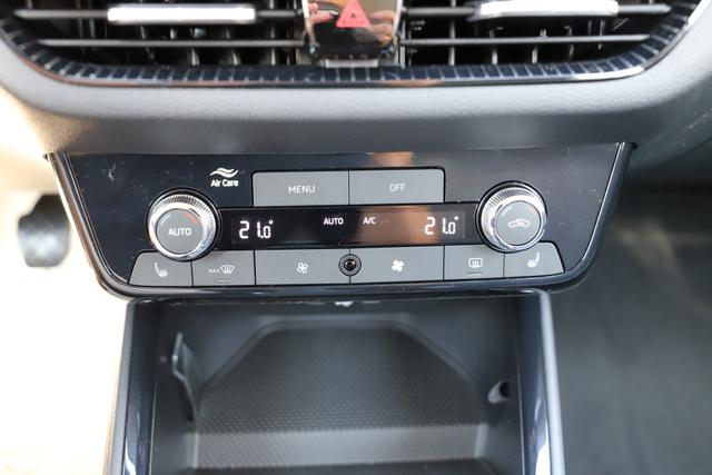 Skoda Fabia Selection 80PS - SHZ/App/Climatronic/LED/PDC/Ladeboden/5J. Garantie 