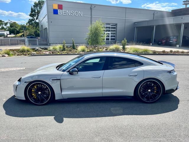 Porsche Taycan Turbo - Burm/PCCB/PDCC/Nacht/HuD/Olea/Inno/Approved 8/28, NP 218.000&euro;! 