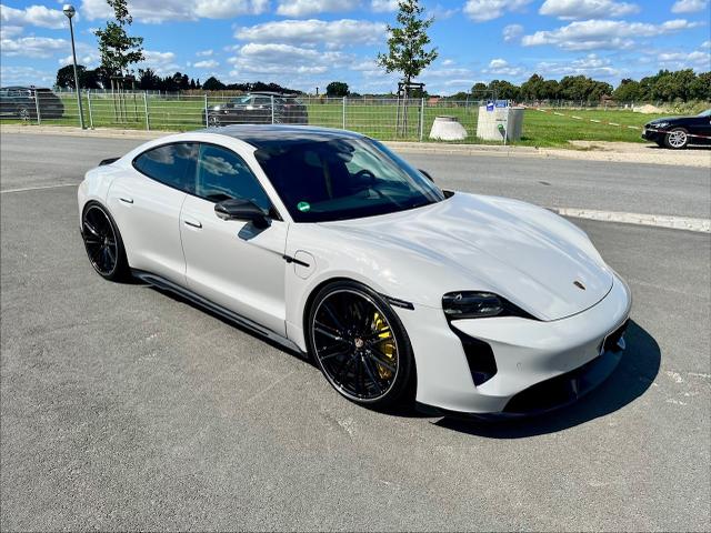 Porsche Taycan Turbo - Burm/PCCB/PDCC/Nacht/HuD/Olea/Inno/Approved 8/28, NP 218.000&euro;! 