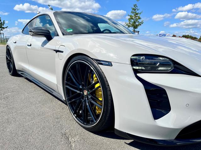 Porsche Taycan Turbo - Burm/PCCB/PDCC/Nacht/HuD/Olea/Inno/Approved 8/28, NP 218.000&euro;! 