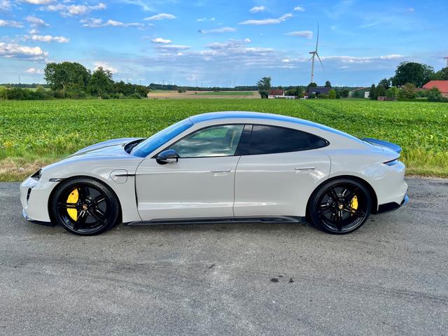 Porsche Taycan Turbo - Burm/PCCB/PDCC/Nacht/HuD/Olea/Inno/Approved 8/28, NP 218.000&euro;! 