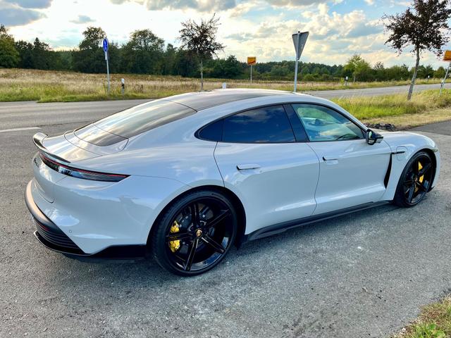 Porsche Taycan Turbo - Burm/PCCB/PDCC/Nacht/HuD/Olea/Inno/Approved 8/28, NP 218.000&euro;! 