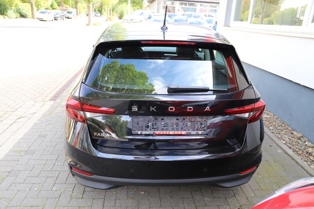 Skoda Fabia Selection 80PS - SHZ/App/Climatronic/LED/PDC/Ladeboden/5J. Garantie 