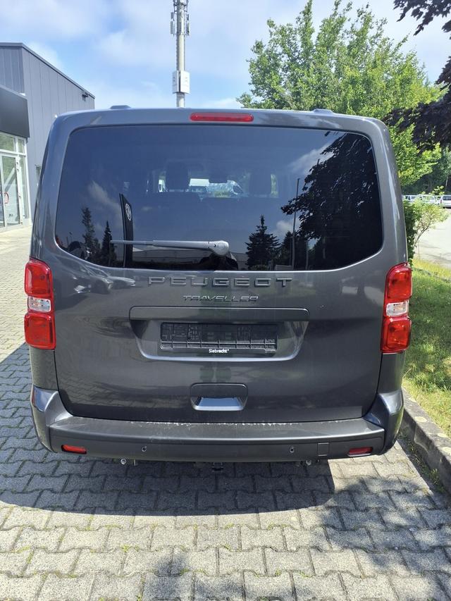 Die hier gezeigten Fotoaufnahmen zeigen Fahrzeuge der bezeichneten Modellreihe. Manche entstanden auch (noch) vor einer Modellneuerung des Herstellers. Alle von uns angebotenen Autos werden erst nach unserer Bestellung produziert.