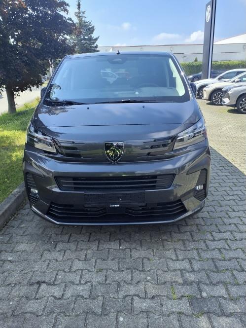 Die hier gezeigten Fotoaufnahmen zeigen Fahrzeuge der bezeichneten Modellreihe. Manche entstanden auch (noch) vor einer Modellneuerung des Herstellers. Alle von uns angebotenen Autos werden erst nach unserer Bestellung produziert.