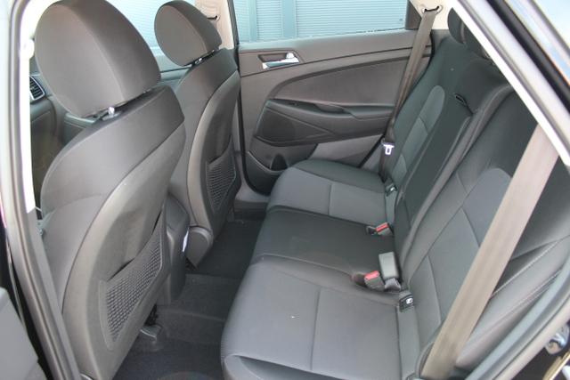 Hyundai Tucson 1,6 GDi 2WD MT  Winterpaket 2: Sitzheizung, Beheizbares Lenkrad    BG2WD Phantom Black