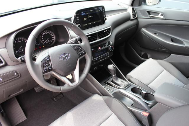 Hyundai Tucson Level 3 1,6 T-GDi 2WD DCT 805q Navi 18 SHH PG			 	Navi.DAB+18Zoll+ Sitzh.h. Privacy Glas	Micron Grey