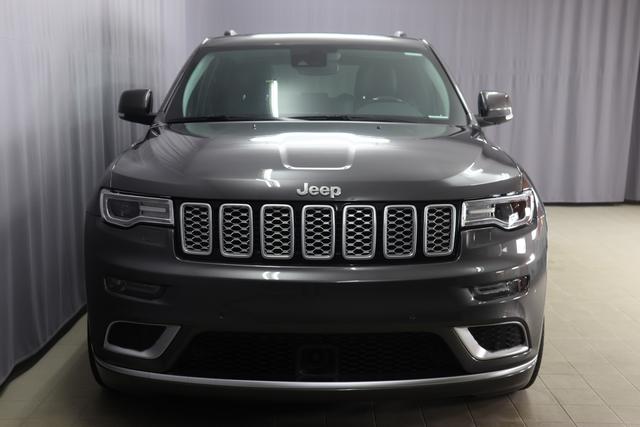 Jeep Grand Cherokee Summit MY19 3.0l V6 184kW / 250PS Multijet Allrad Automatikgetriebe		PAU - Granite Crystal (metallic)	1RL - Natura Plus Leder Black Morocco (schwarz)	AWB Quadra-Drive Allradsystem                                                                     GWJ Command View Panorama-Glasdach                                                   JPM Sitzheizung für Fahrer und Beifahrer                                                    JPZ Sitzheizung hinten                                      