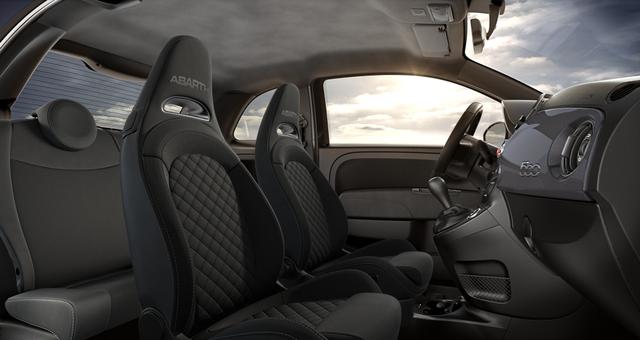 695 / 5DP Record Grau	Integral Sportsitze Stoff Schwarz ohne Aufpreis		