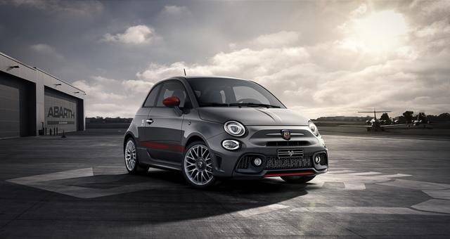 695 / 5DP Record Grau	Integral Sportsitze Stoff Schwarz ohne Aufpreis		