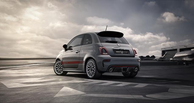 695 / 5DP Record Grau	Integral Sportsitze Stoff Schwarz ohne Aufpreis		