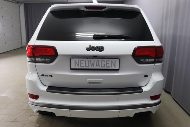 Jeep Grand Cherokee MY19 3.0l V6 184kW / 250PS  MJ Harman Kardon Allrad Automatikgetriebe		PW7 - Bright White	1W5 - Nappaleder Velours Black (schwarz)	AWB Quadra-Drive Allradsystem                                                                     GWJ Command View Panorama-Glasdach                                                   JPM Sitzheizung für Fahrer und Beifahrer                                                    JPZ Sitzheizung hinten                                      