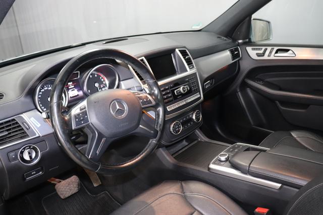 Mercedes Benz ML500 4Matic 7 G tronic BCA Benzin 5.0 300kW Automatik Silber Leder