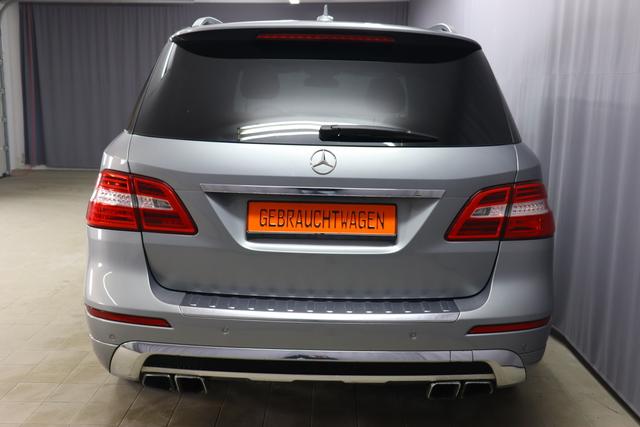 Mercedes Benz ML500 4Matic 7 G tronic BCA Benzin 5.0 300kW Automatik Silber Leder