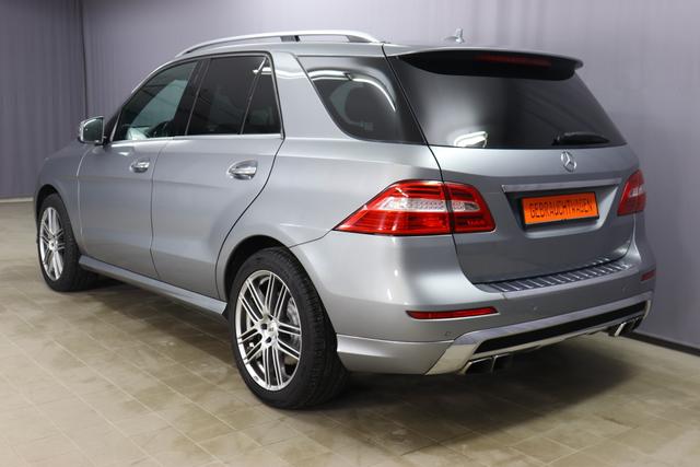 Mercedes Benz ML500 4Matic 7 G tronic BCA Benzin 5.0 300kW Automatik Silber Leder