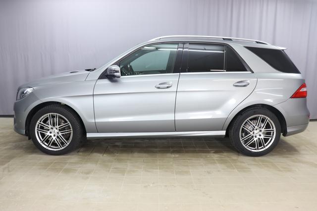 Mercedes Benz ML500 4Matic 7 G tronic BCA Benzin 5.0 300kW Automatik Silber Leder