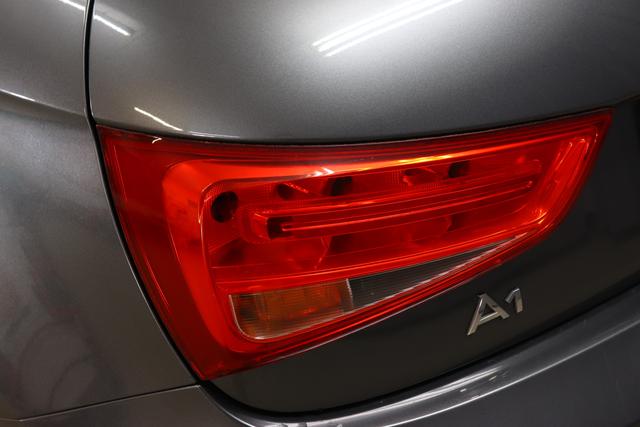 Audi A1 Ambition BCA Diesel 1.6 77kW Schalter Grau Stoff