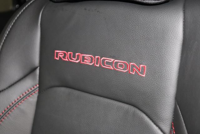 2,0 ATX 265 MY21 Wrangler Unlimited Rubicon 4-Türer "Rechnung da 25 1 2022 NAO bez. 11 02 2022" Black uni PX8 5CA 1AL + 211 Leder schwarz "0ZT + LMS Sicherheits-Paket JPM 211 Leder schwarz inklusive Sitzheizung vorn AAN Technologie-Paket AD6 LED Lightning Group mit LED-Hauptscheinwerfer, ADH Lichtmaschine / Batterie mit erhöhter Kapazität AFB Dachhimmel mit zusätzlicher Geräuschdämmung LSB Alarmanlage CWA MOPAR® Allwetter-Fußmatten RDG GLOBAL TELEMATICS BOX MODULE (TBM) HT1 Hardtop in schwarz AWS Raucherpaket GCD abgedunkelte Scheiben XNY Offroad Frontkamera"