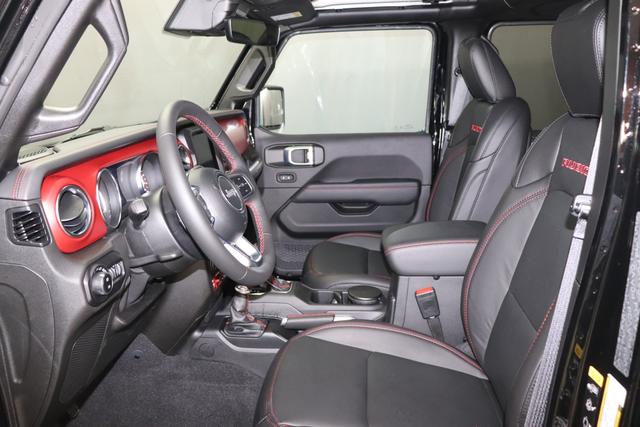 2,0 ATX 265 MY21 Wrangler Unlimited Rubicon 4-Türer "Rechnung da 25 1 2022 NAO bez. 11 02 2022" Black uni PX8 5CA 1AL + 211 Leder schwarz "0ZT + LMS Sicherheits-Paket JPM 211 Leder schwarz inklusive Sitzheizung vorn AAN Technologie-Paket AD6 LED Lightning Group mit LED-Hauptscheinwerfer, ADH Lichtmaschine / Batterie mit erhöhter Kapazität AFB Dachhimmel mit zusätzlicher Geräuschdämmung LSB Alarmanlage CWA MOPAR® Allwetter-Fußmatten RDG GLOBAL TELEMATICS BOX MODULE (TBM) HT1 Hardtop in schwarz AWS Raucherpaket GCD abgedunkelte Scheiben XNY Offroad Frontkamera"