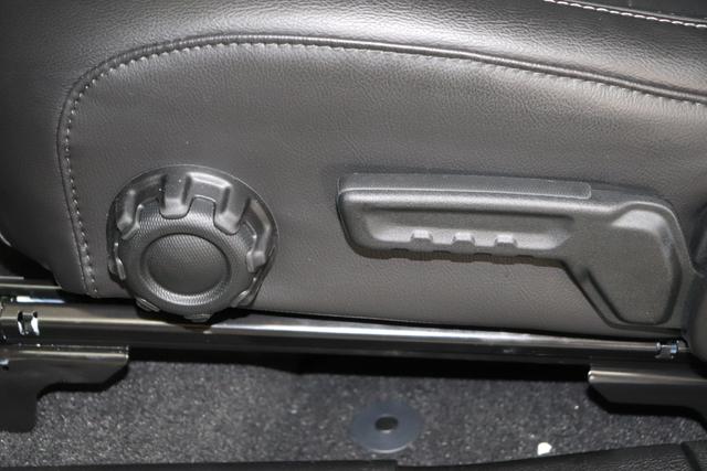 "2.0 4xe Sahara Plug-In Hybrid 280 (380) 8-Stufen- Automatikgetriebe" "Rechnung da 25 1 2022 NAO bez. 11 02 2022" Granite Crystal Metallic PAU 5CD 1ML + 212 Leder schwarz "AFF+212+JPM Overland-Paket 0ZT+LMS Sicherheits-Paket AD6 LED Lightning Group mit LED-Hauptscheinwerfer AAN Technologie-Paket AHT Lichtmaschine / Batterie mit erhöhter Kapazität AFB Dachhimmel mit zusätzlicher Geräuschdämmung6 LSB Alarmanlage CWA MOPAR® Allwetter-Fußmatten XNY Off-Road Frontkamera RDG GLOBAL TELEMATICS BOX MODULE (TBM) XC3 MOPAR® Haltegriffe Wrangler/ Wrangler Unlimited 5CD Granite Crystal RTR E Call SOS klic"