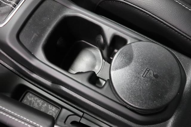 "2.0 4xe Sahara Plug-In Hybrid 280 (380) 8-Stufen- Automatikgetriebe" "Rechnung da 25 1 2022 NAO bez. 11 02 2022" Granite Crystal Metallic PAU 5CD 1ML + 212 Leder schwarz "AFF+212+JPM Overland-Paket 0ZT+LMS Sicherheits-Paket AD6 LED Lightning Group mit LED-Hauptscheinwerfer AAN Technologie-Paket AHT Lichtmaschine / Batterie mit erhöhter Kapazität AFB Dachhimmel mit zusätzlicher Geräuschdämmung6 LSB Alarmanlage CWA MOPAR® Allwetter-Fußmatten XNY Off-Road Frontkamera RDG GLOBAL TELEMATICS BOX MODULE (TBM) XC3 MOPAR® Haltegriffe Wrangler/ Wrangler Unlimited 5CD Granite Crystal RTR E Call SOS klic"