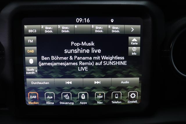 "2.0 4xe Sahara Plug-In Hybrid 280 (380) 8-Stufen- Automatikgetriebe" "Rechnung da 25 1 2022 NAO bez. 11 02 2022" Granite Crystal Metallic PAU 5CD 1ML + 212 Leder schwarz "AFF+212+JPM Overland-Paket 0ZT+LMS Sicherheits-Paket AD6 LED Lightning Group mit LED-Hauptscheinwerfer AAN Technologie-Paket AHT Lichtmaschine / Batterie mit erhöhter Kapazität AFB Dachhimmel mit zusätzlicher Geräuschdämmung6 LSB Alarmanlage CWA MOPAR® Allwetter-Fußmatten XNY Off-Road Frontkamera RDG GLOBAL TELEMATICS BOX MODULE (TBM) XC3 MOPAR® Haltegriffe Wrangler/ Wrangler Unlimited 5CD Granite Crystal RTR E Call SOS klic"